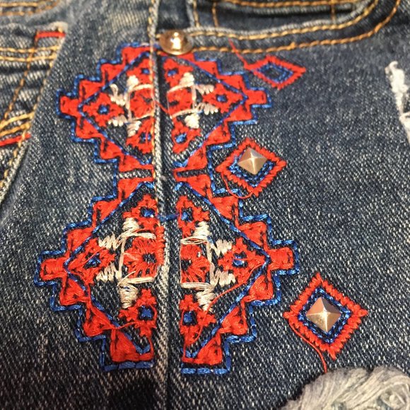 Jordache Raw Hem Denim shorts, Embroidered Distressed - size 6 - Picture 3 of 8